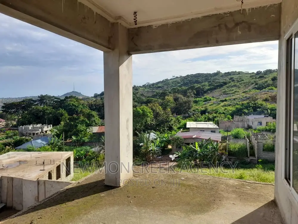 4bdrm Duplex in With Mountain View’S, Accra Metropolitan for sale
