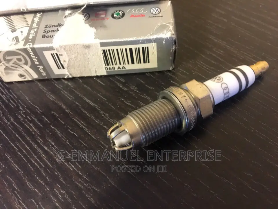 VOLKSWAGEN Golf (4) Spark Plugs. ORIGINAL.