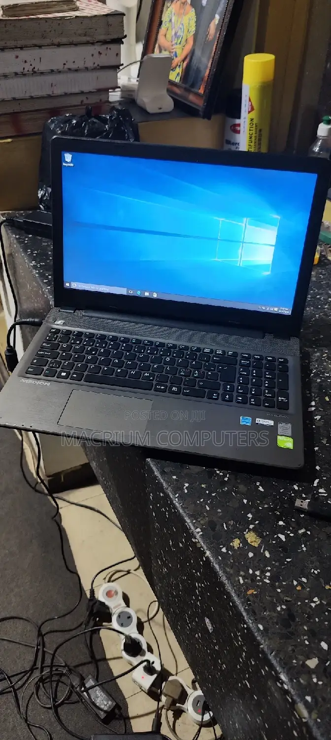 Laptop Medion Akoya P6677 8GB Intel Core I5 HDD 1T