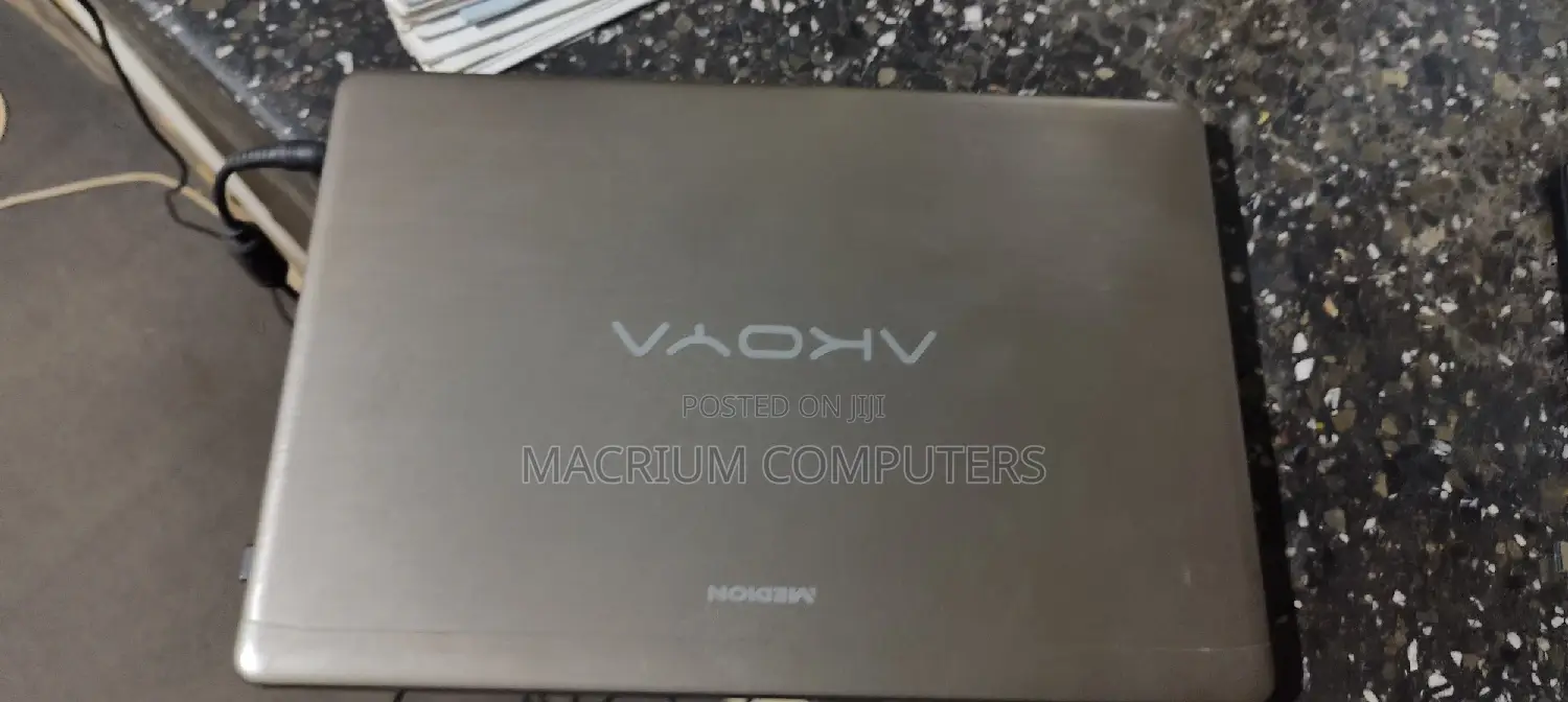 Laptop Medion Akoya P6677 8GB Intel Core I5 HDD 1T
