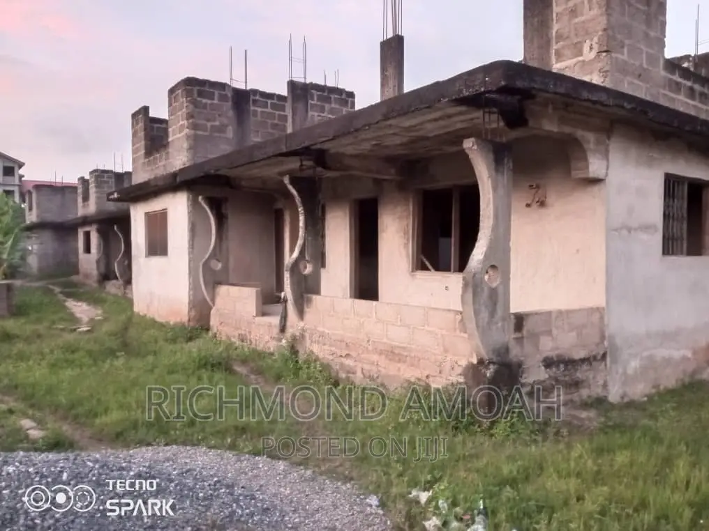 Plot With Uncompleted Building for Sale at Anaji