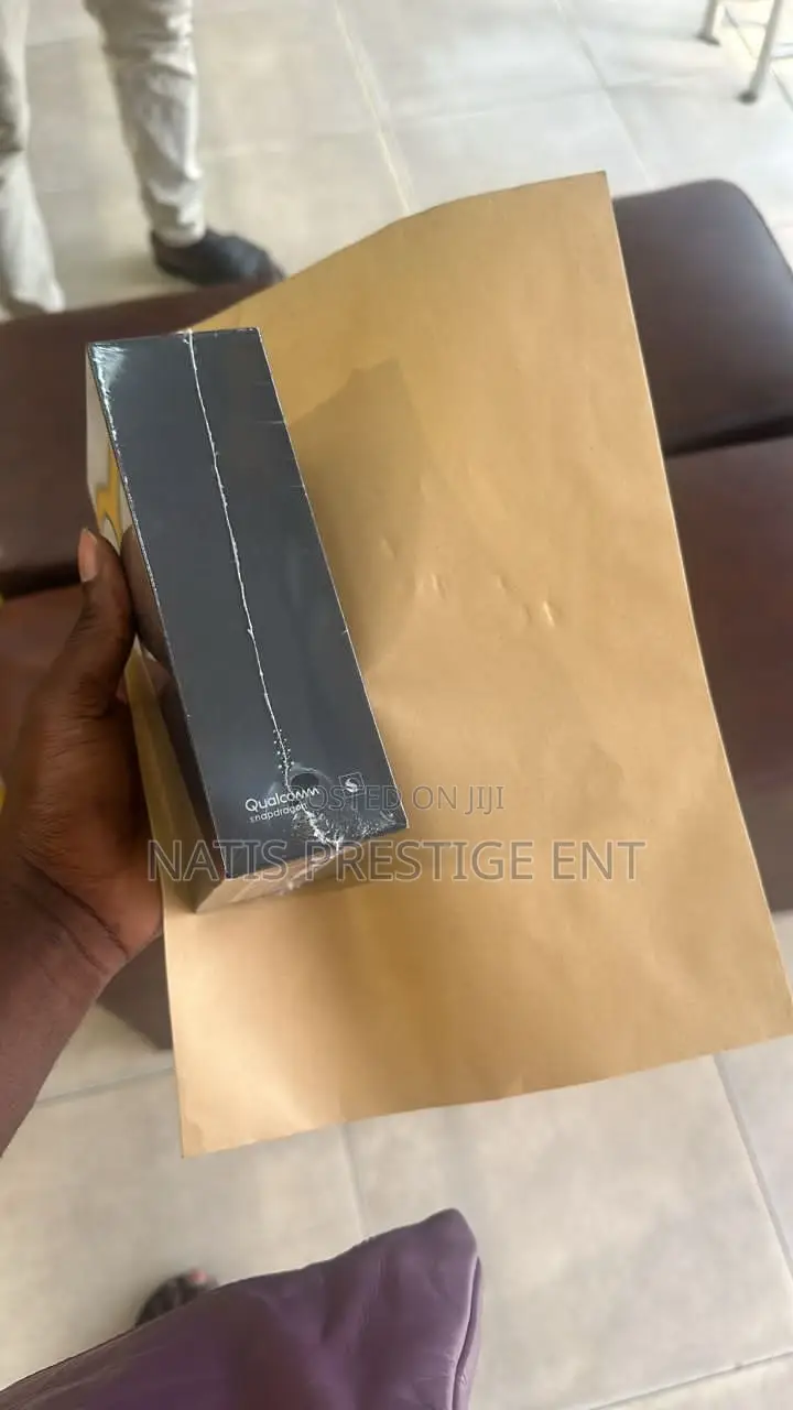 New LG V40 ThinQ 128 GB Black