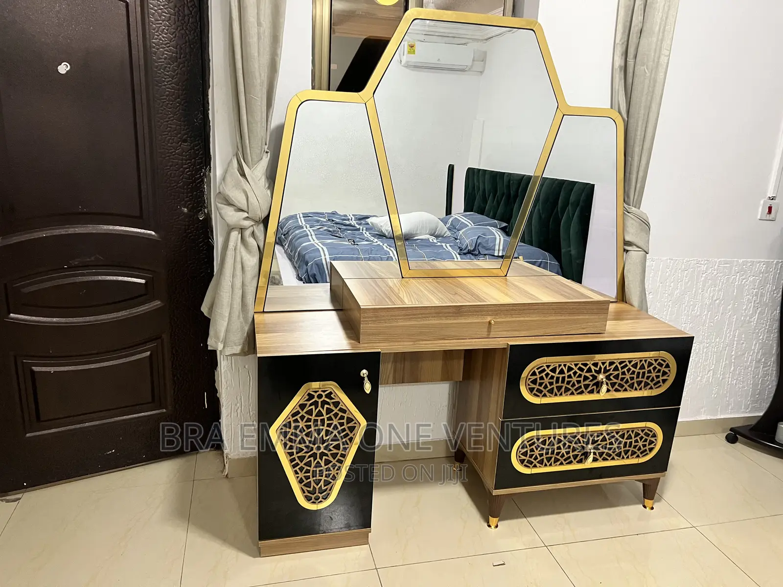 Classy Dressing Mirror With Drawers