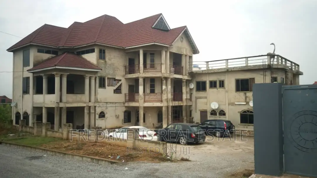 20bdrm Apartment in Fredimens Real, Kumasi Metropolitan for sale