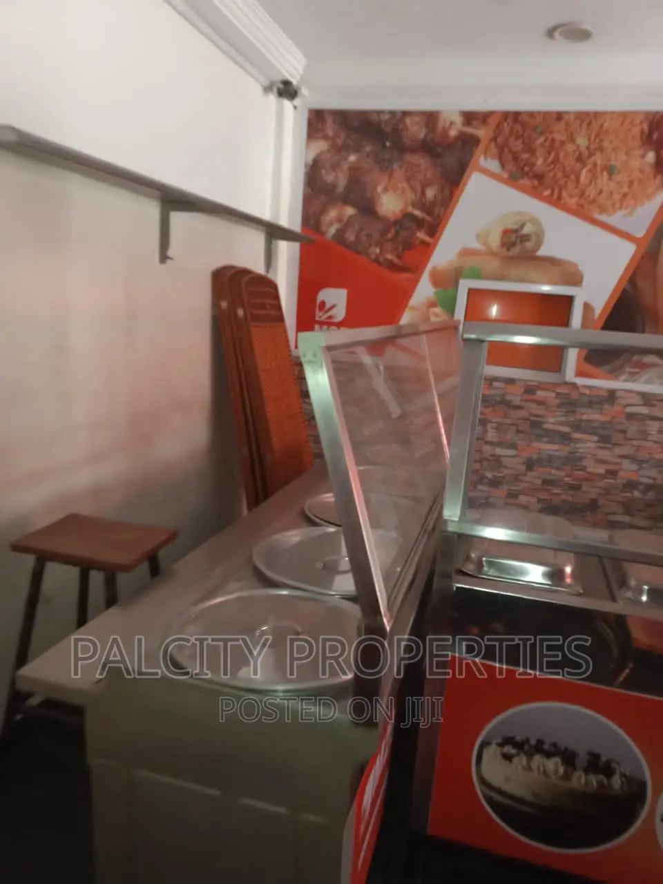 Big Restaurant Shop for Rent in Santasi