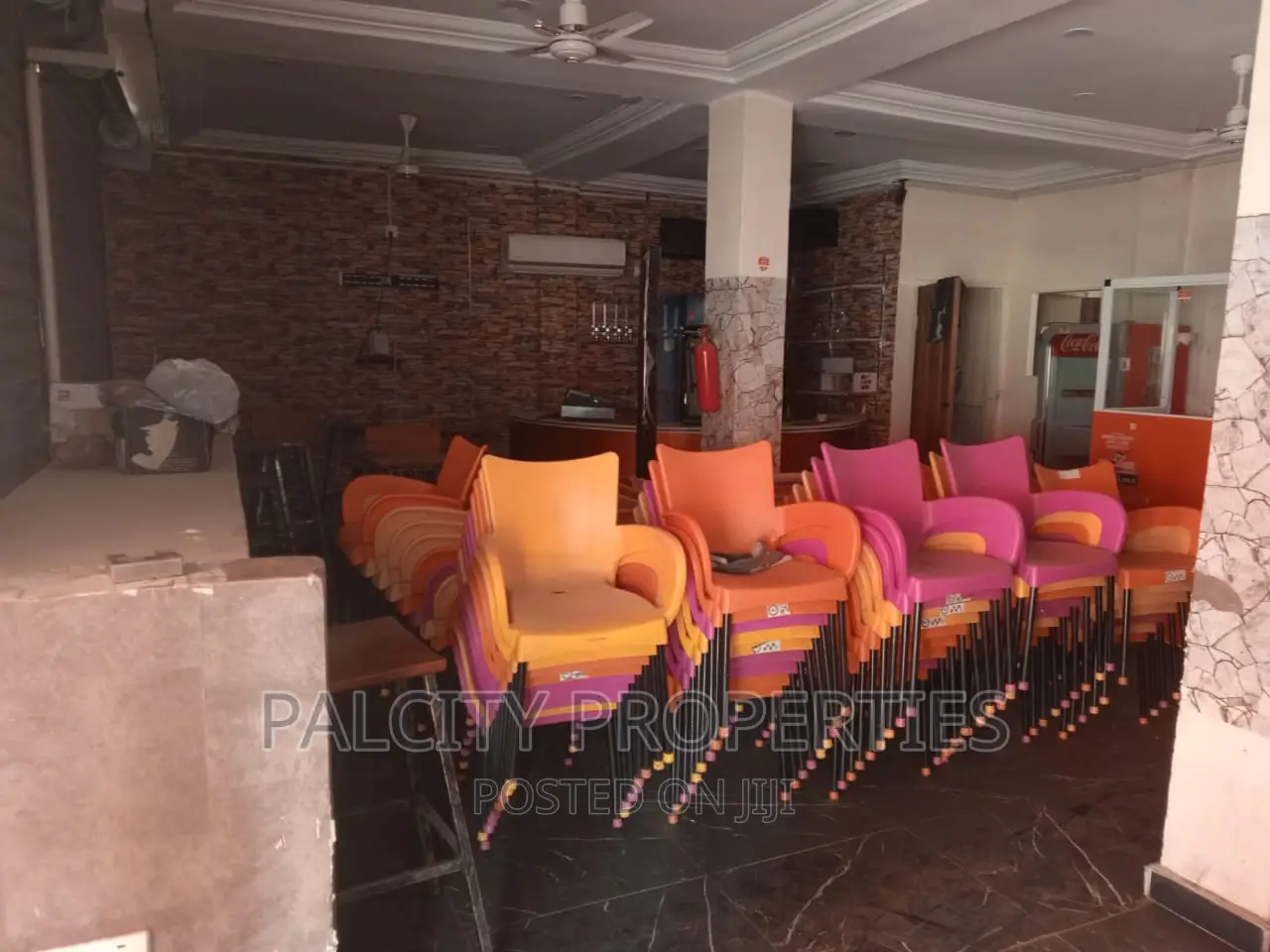 Big Restaurant Shop for Rent in Santasi