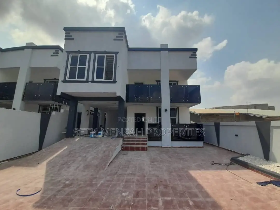4bdrm House in Skm, Ashaley Botwe for sale