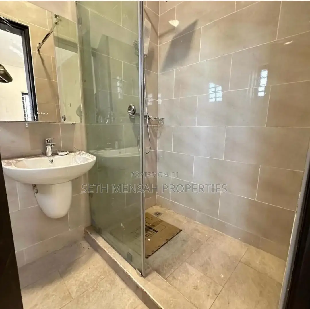 4bdrm House in Skm, Ashaley Botwe for sale