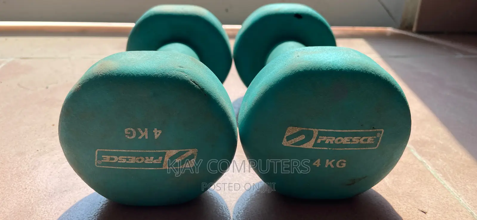 A Pair of 4kg Rubber Dumbbells