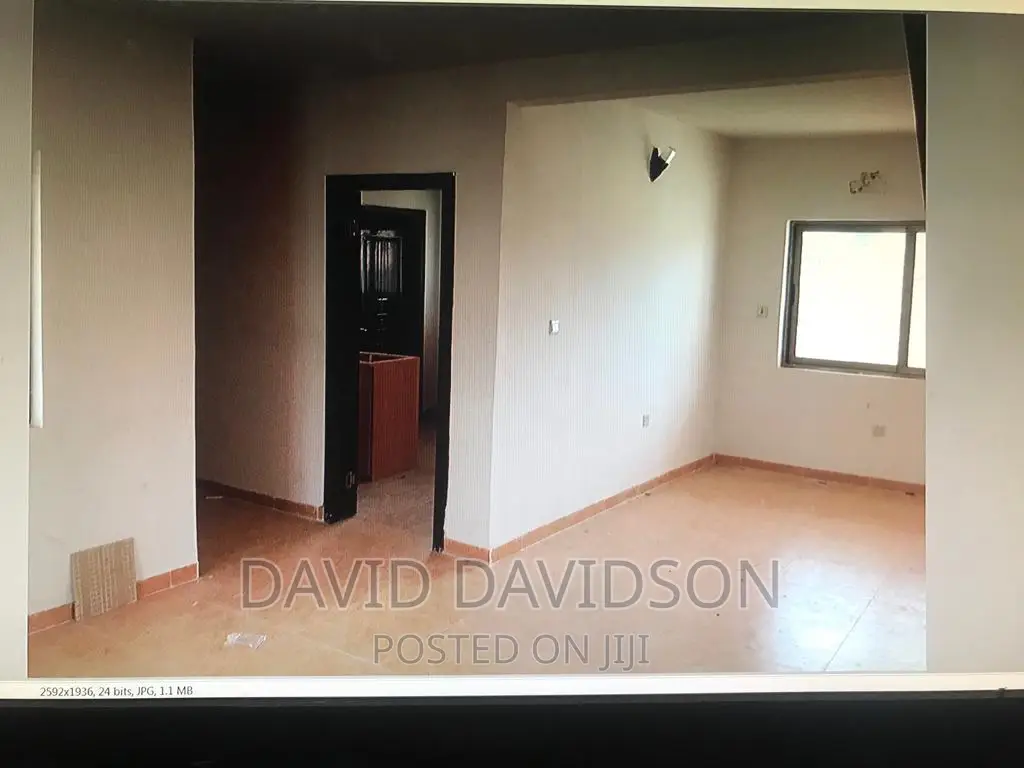3bdrm Mansion in 3 Bedroom Storey, Tema Metropolitan for sale