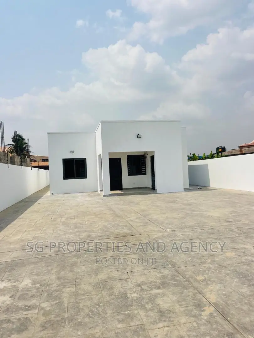 3bdrm House in Sakumono, Spintex for sale