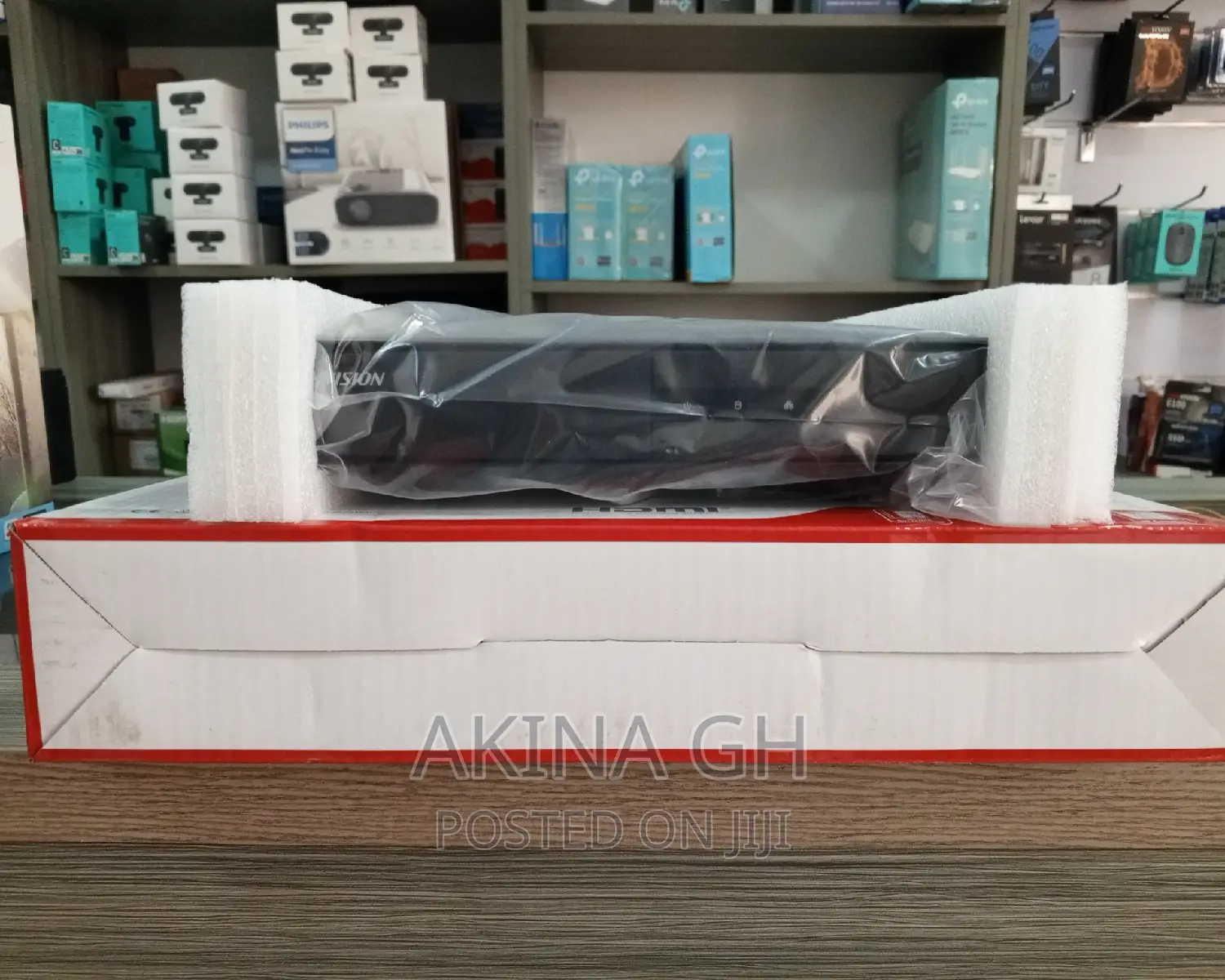 Hikvision 8ch Poe NVR Ds-7108ni-Q1/8p/M