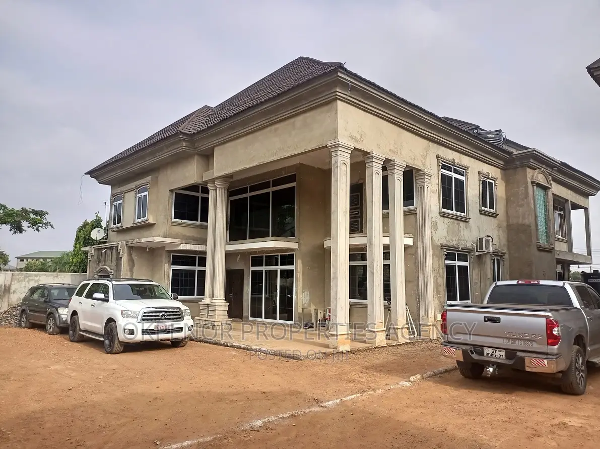 7bdrm House in Lashibi, Sakumono for sale