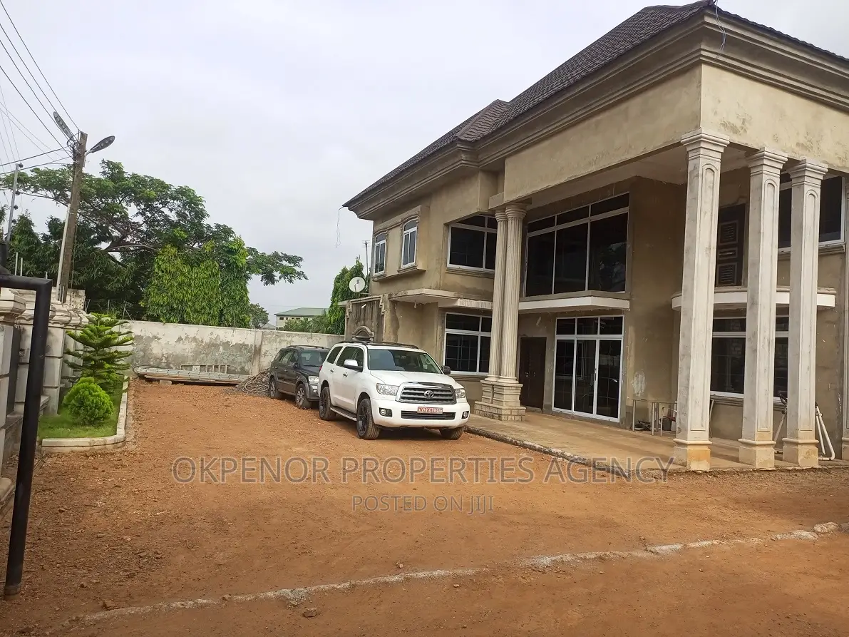 7bdrm House in Lashibi, Sakumono for sale