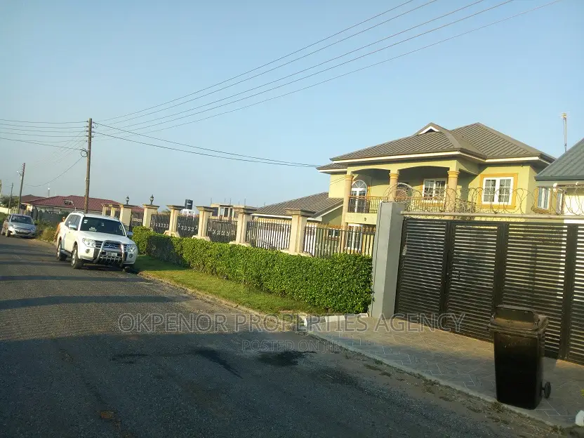 5bdrm House in Com25, Tema Metropolitan for rent