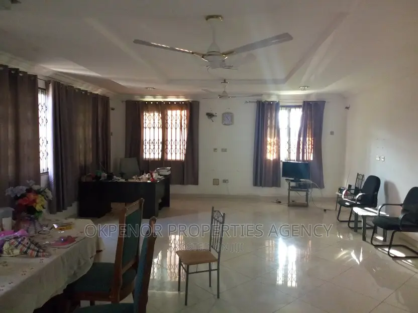 5bdrm House in Com25, Tema Metropolitan for rent