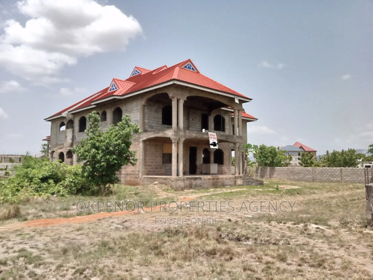 7bdrm House in Oyibi, Tema Metropolitan for sale
