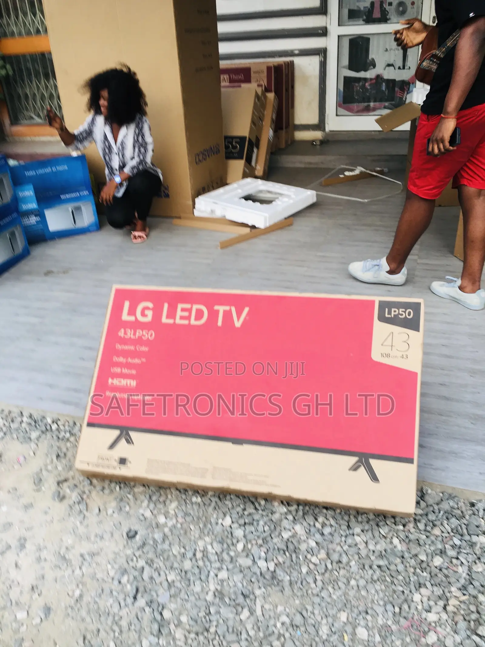 LG LP50 UHD LED Electric Black Smart 43 Inches Glossy Tv