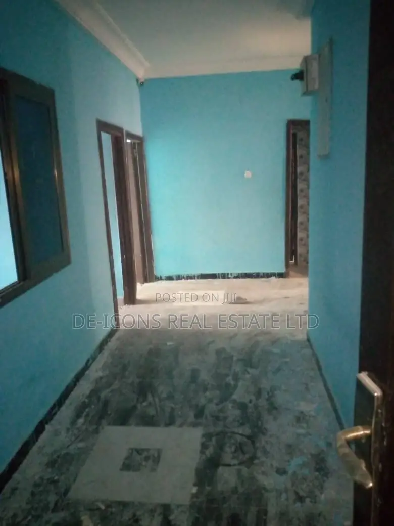 5bdrm House in De-Icons Real Estate, Awutu Senya East Municipal