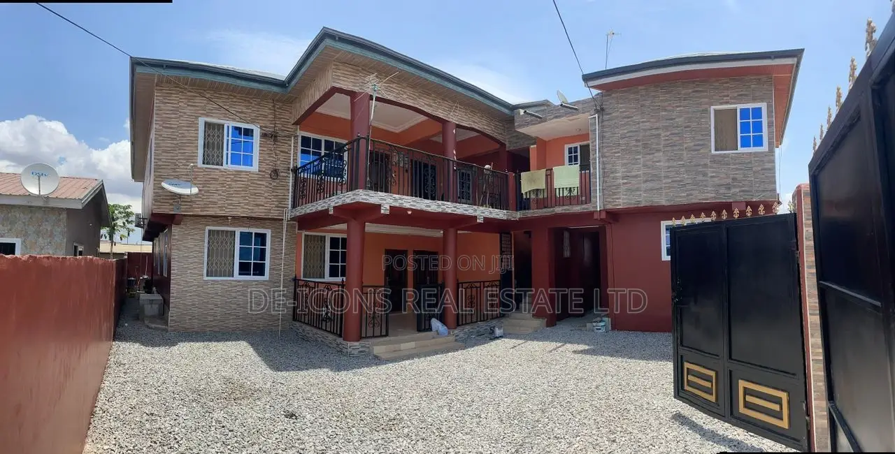 3bdrm Duplex in De-Icons Real Estate, Awutu Senya East Municipal