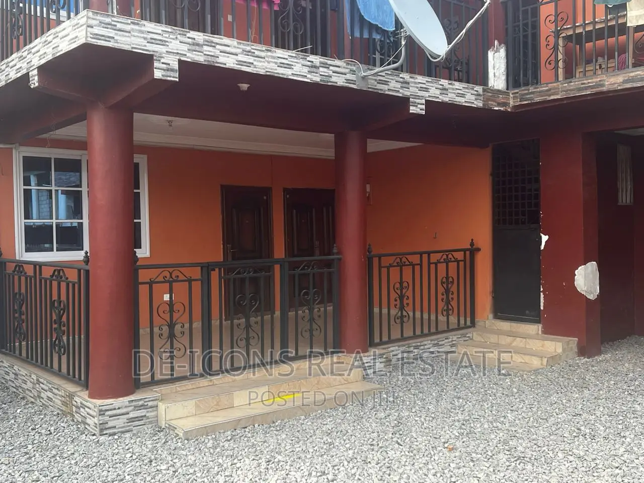 3bdrm Duplex in De-Icons Real Estate, Awutu Senya East Municipal