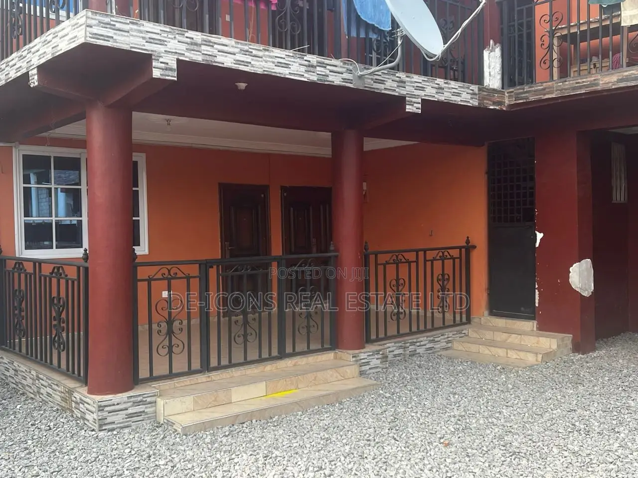 3bdrm Duplex in De-Icons Real Estate, Awutu Senya East Municipal