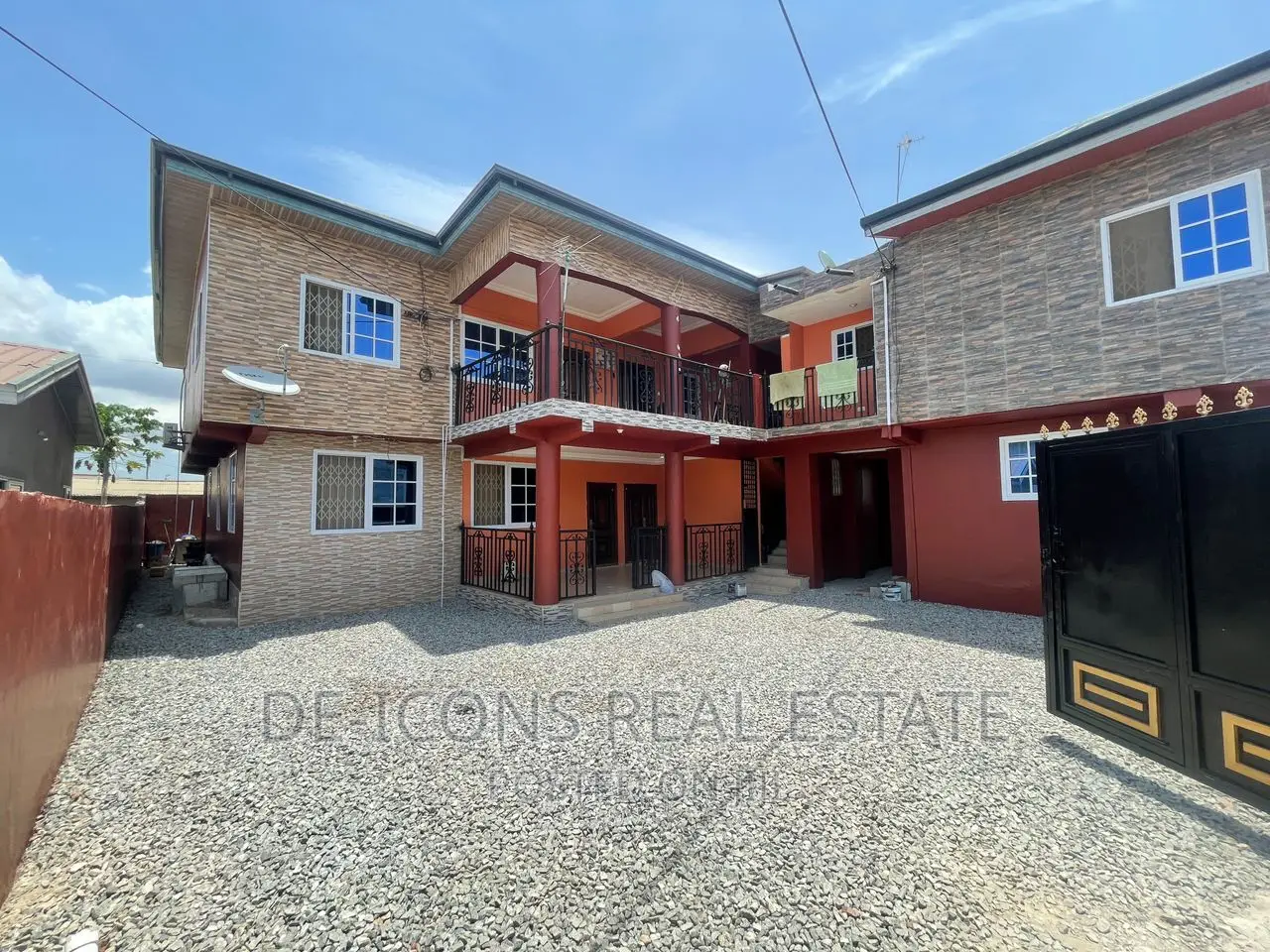 3bdrm Duplex in De-Icons Real Estate, Awutu Senya East Municipal