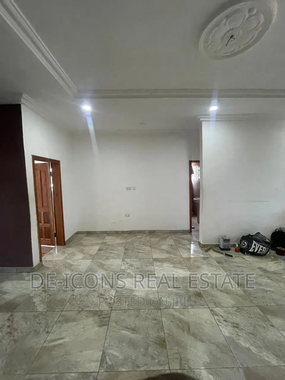 3bdrm Duplex in De-Icons Real Estate, Awutu Senya East Municipal