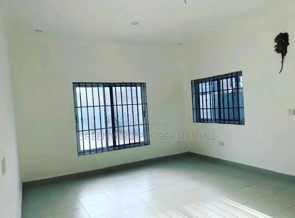 3bdrm House in School Junction, Ashaley Botwe for sale