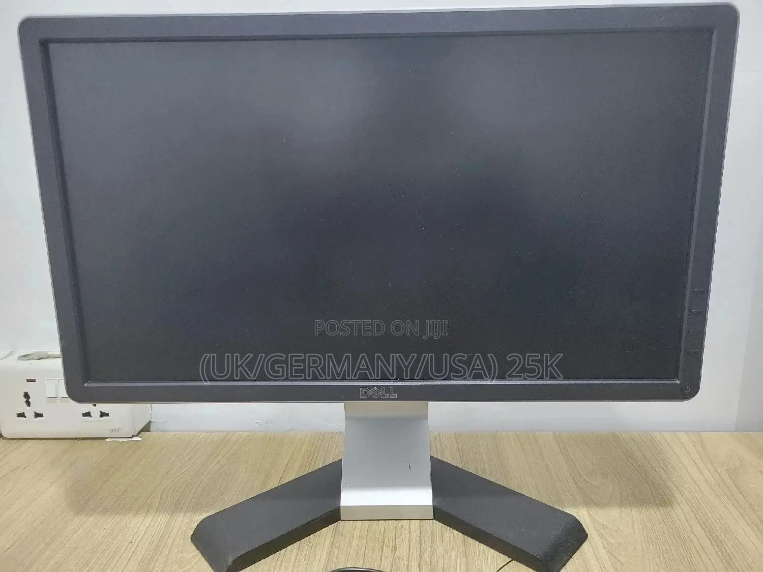 “Neat Dell P1919h 19” Monitor – Perfect For Office & School”