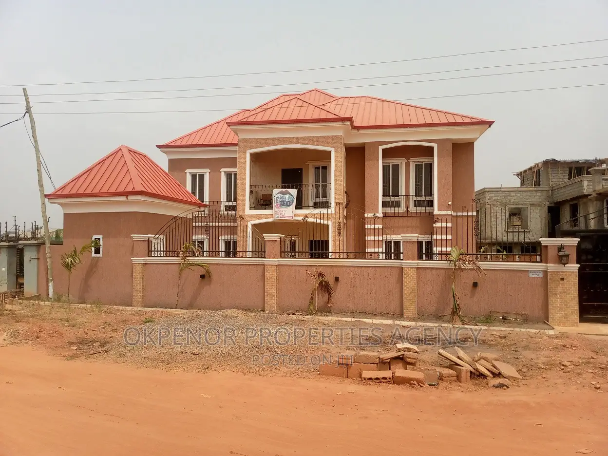 7bdrm House in Com25, Tema Metropolitan for sale