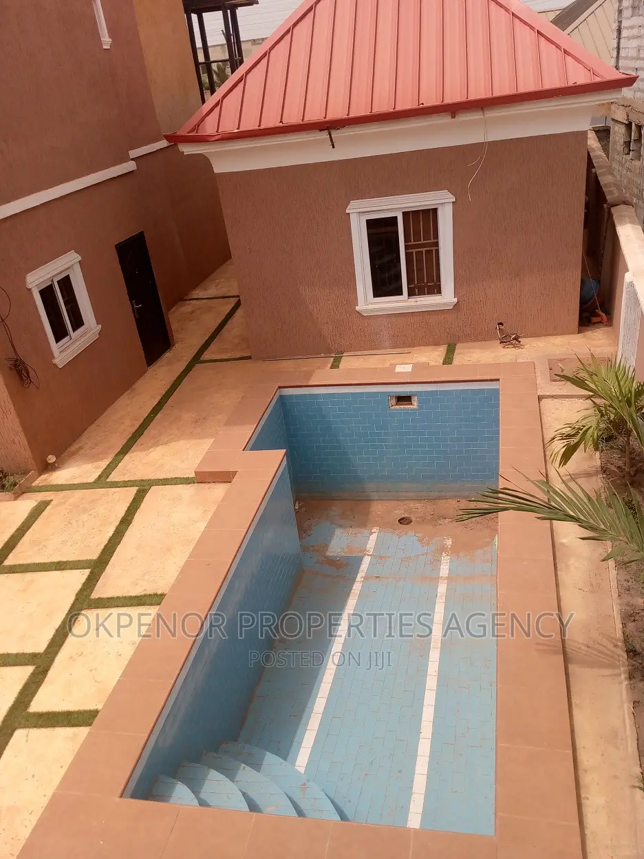 7bdrm House in Com25, Tema Metropolitan for sale