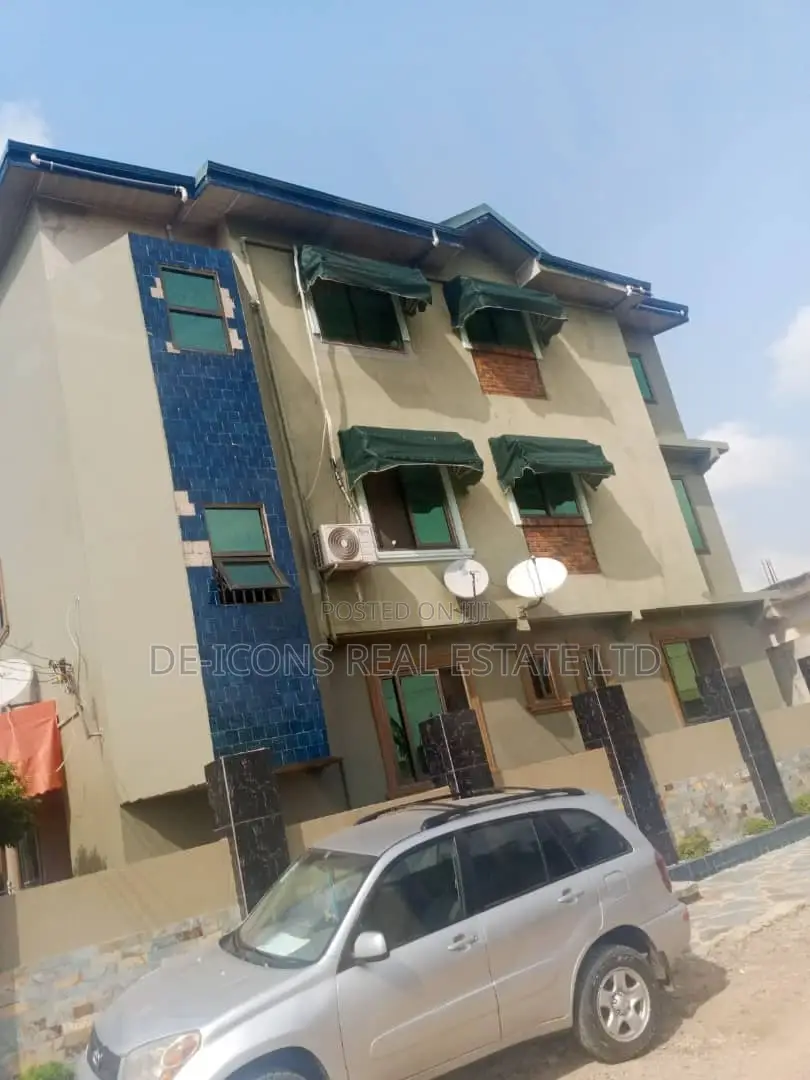 1bdrm Duplex in De-Icons Real Estate, Awutu Senya East Municipal