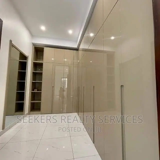 6bdrm House in Seekers Realty, East Legon for sale