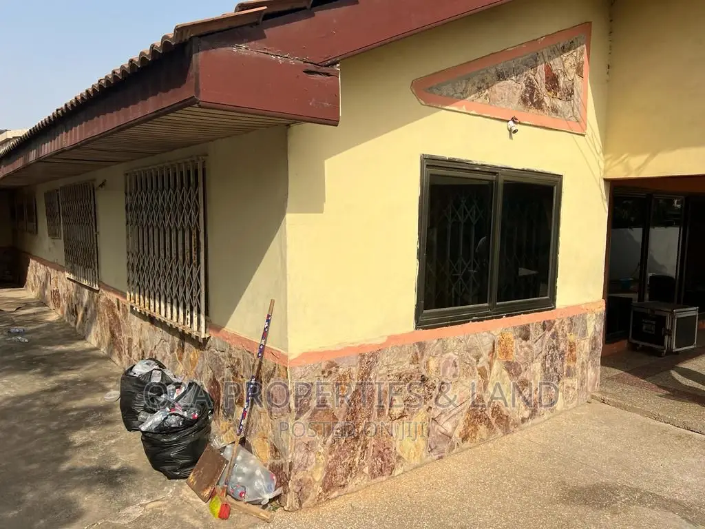 5bdrm House in Sharp Curve for sale