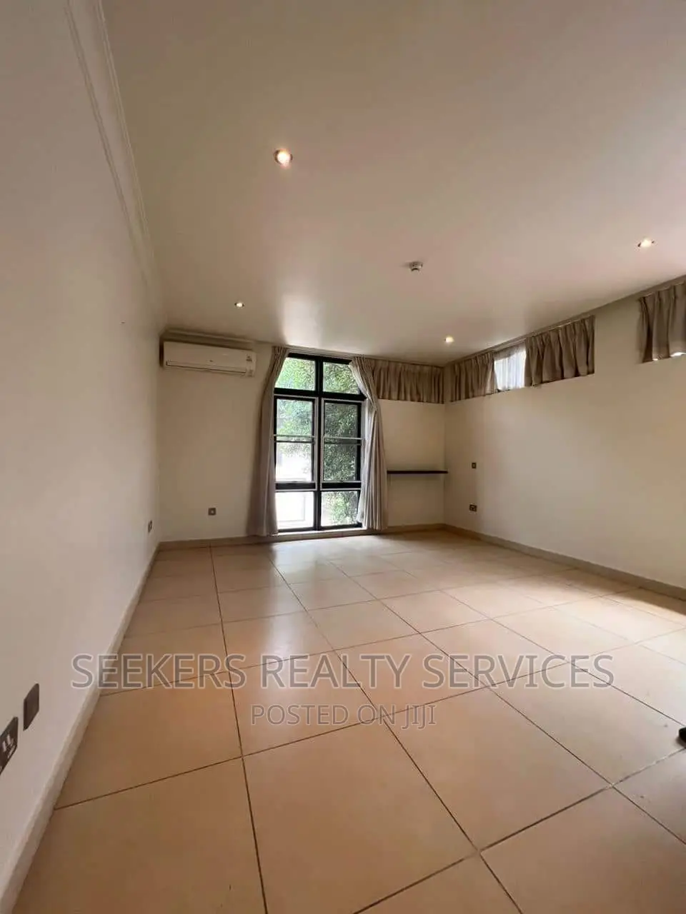 3bdrm Townhouse / Terrace in Seekers Realty, Cantonments for rent