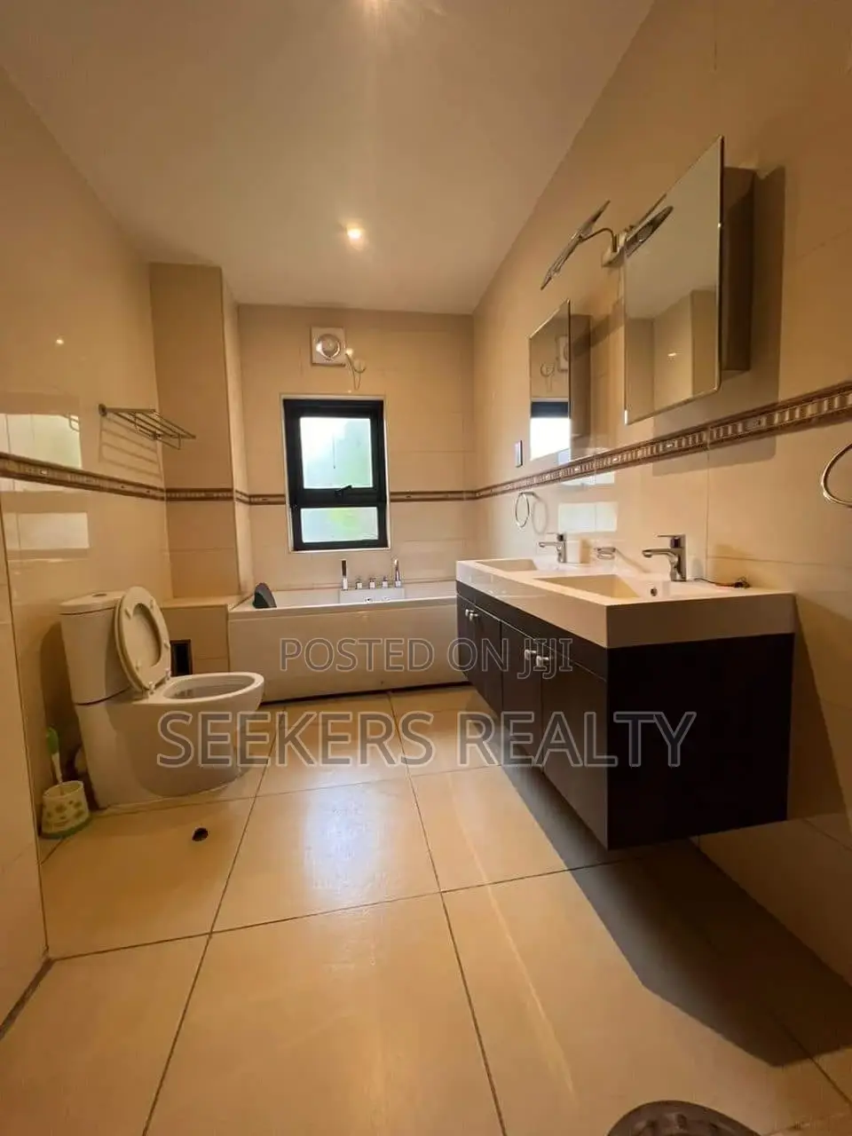 3bdrm Townhouse / Terrace in Seekers Realty, Cantonments for rent