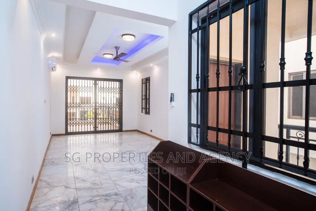 3bdrm Mansion in Sakumono, Spintex for rent