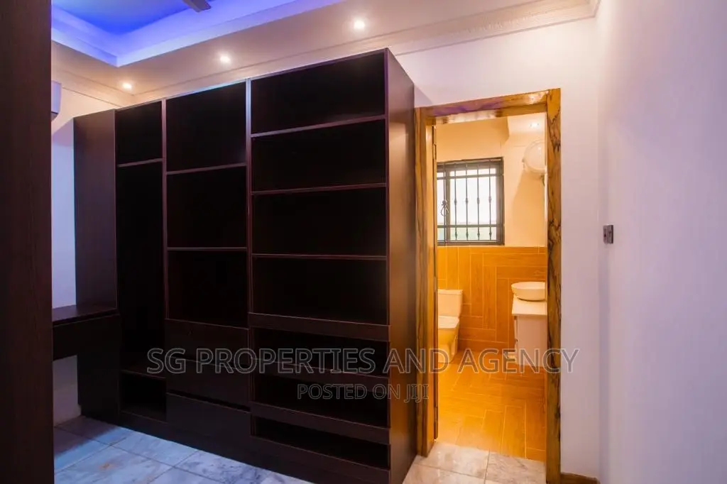 3bdrm Mansion in Sakumono, Spintex for rent