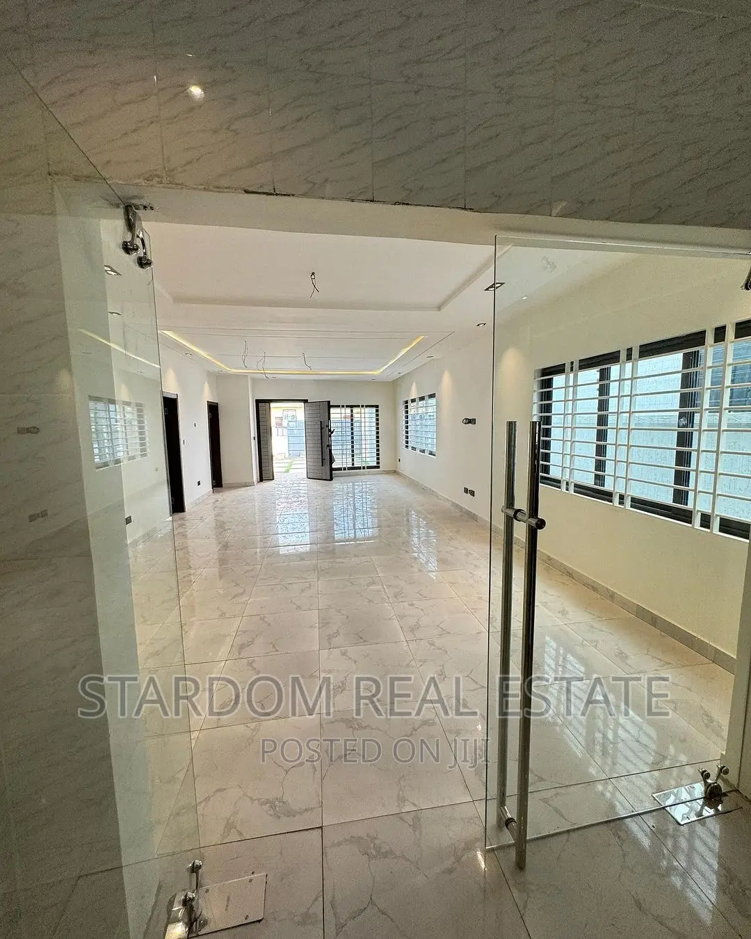 3bdrm Duplex in Lake Side Estate for sale