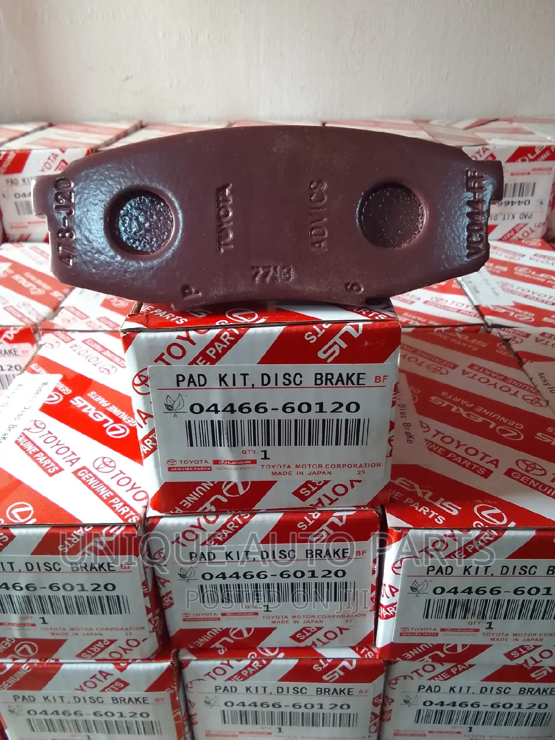 Toyota 04466-60120 Land Cruiser V8 Brake Pads