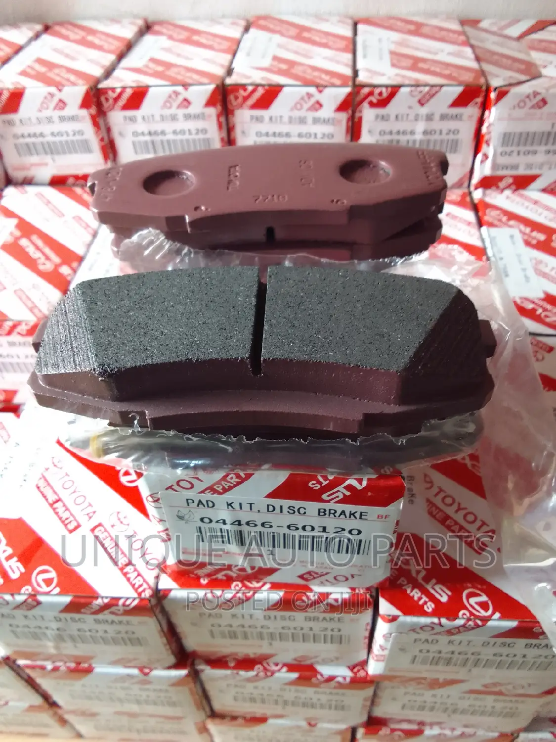 Toyota 04466-60120 Land Cruiser V8 Brake Pads