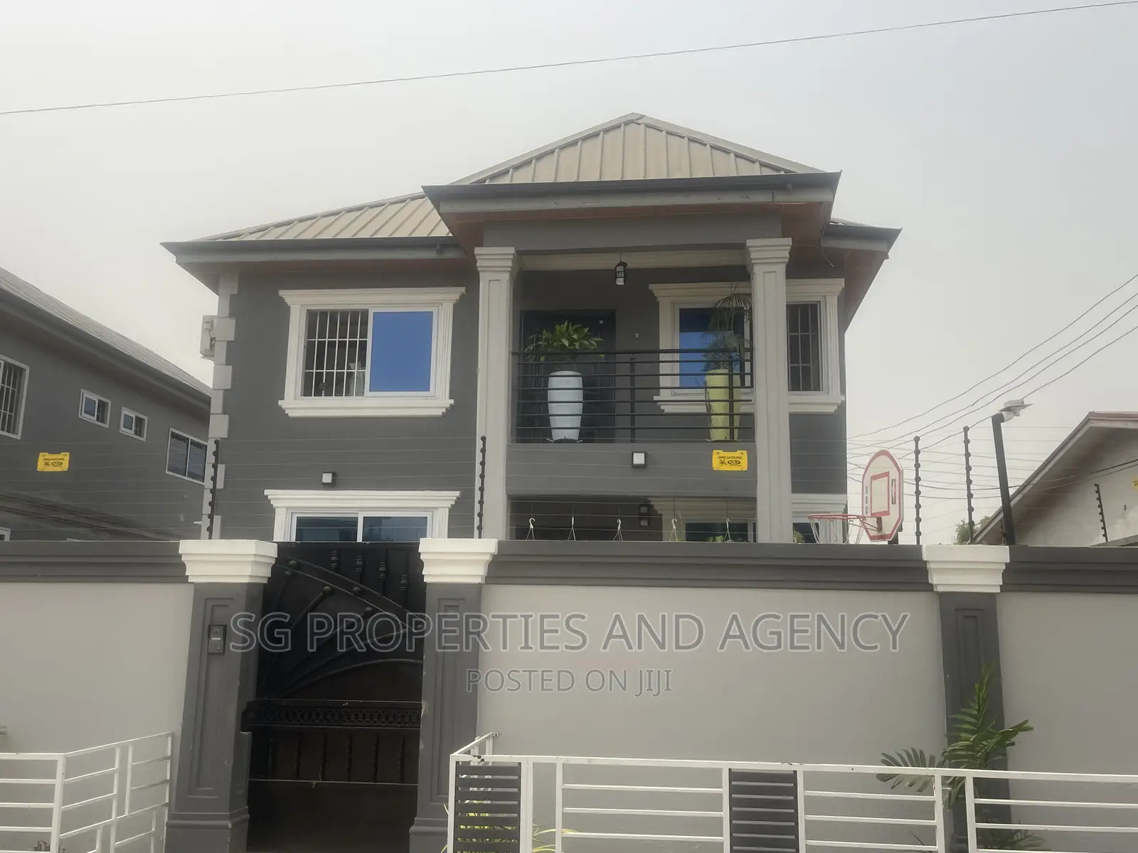 3bdrm Apartment in Junction Mall, Spintex for sale