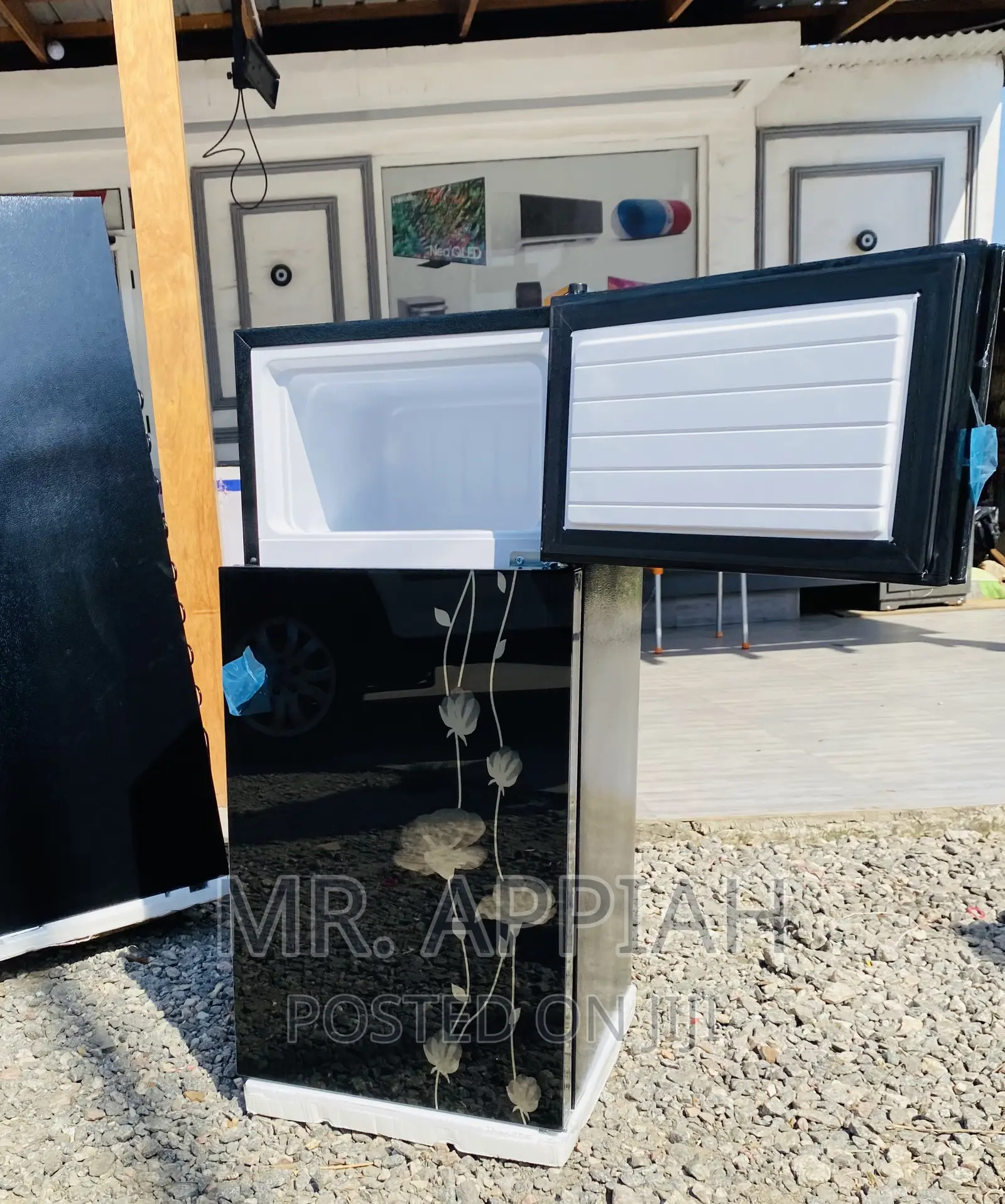 Extremely Chilling Pearl PF-10T 2 Door Table Top Fridge.