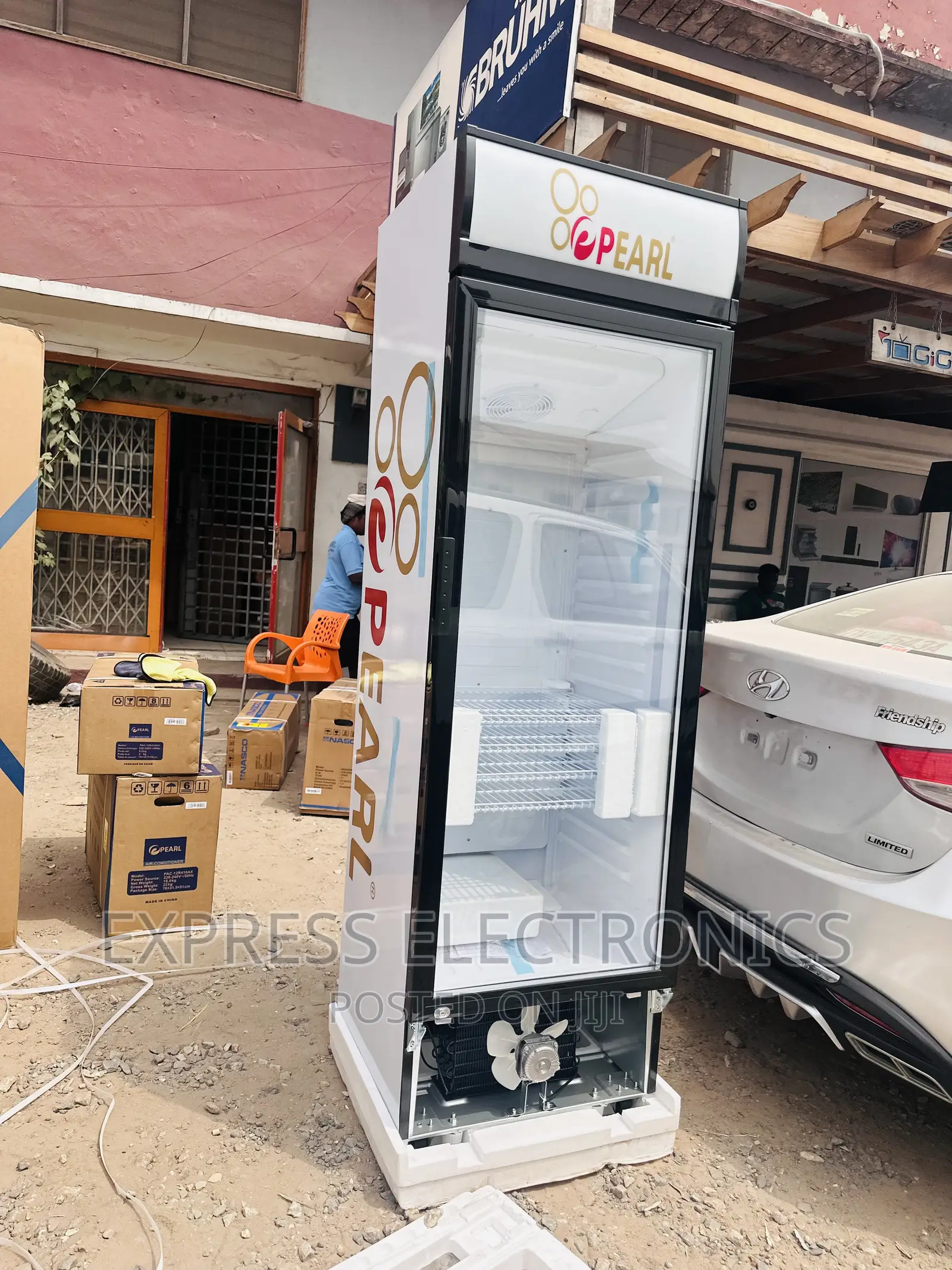 Gran a Deal on Pearl Single Door Display Fridge