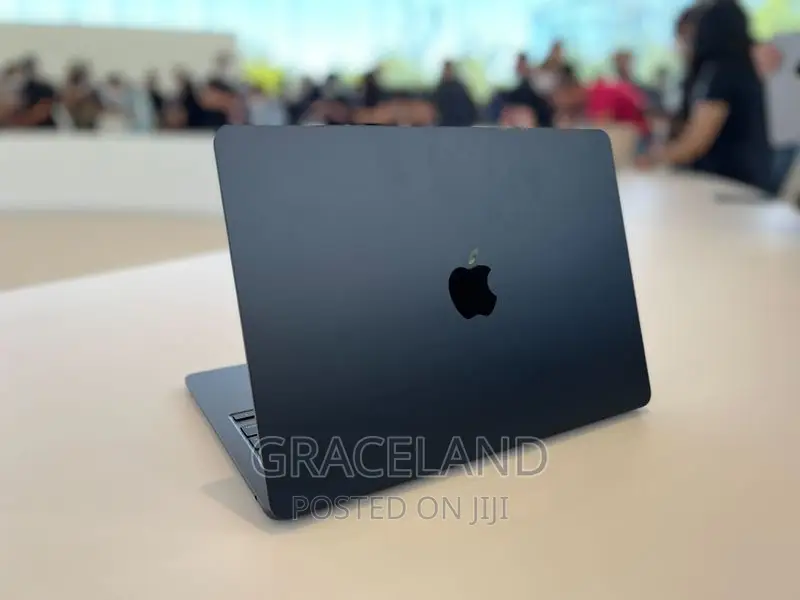New Laptop Apple MacBook Air 2022 M2 8GB SSD 256GB