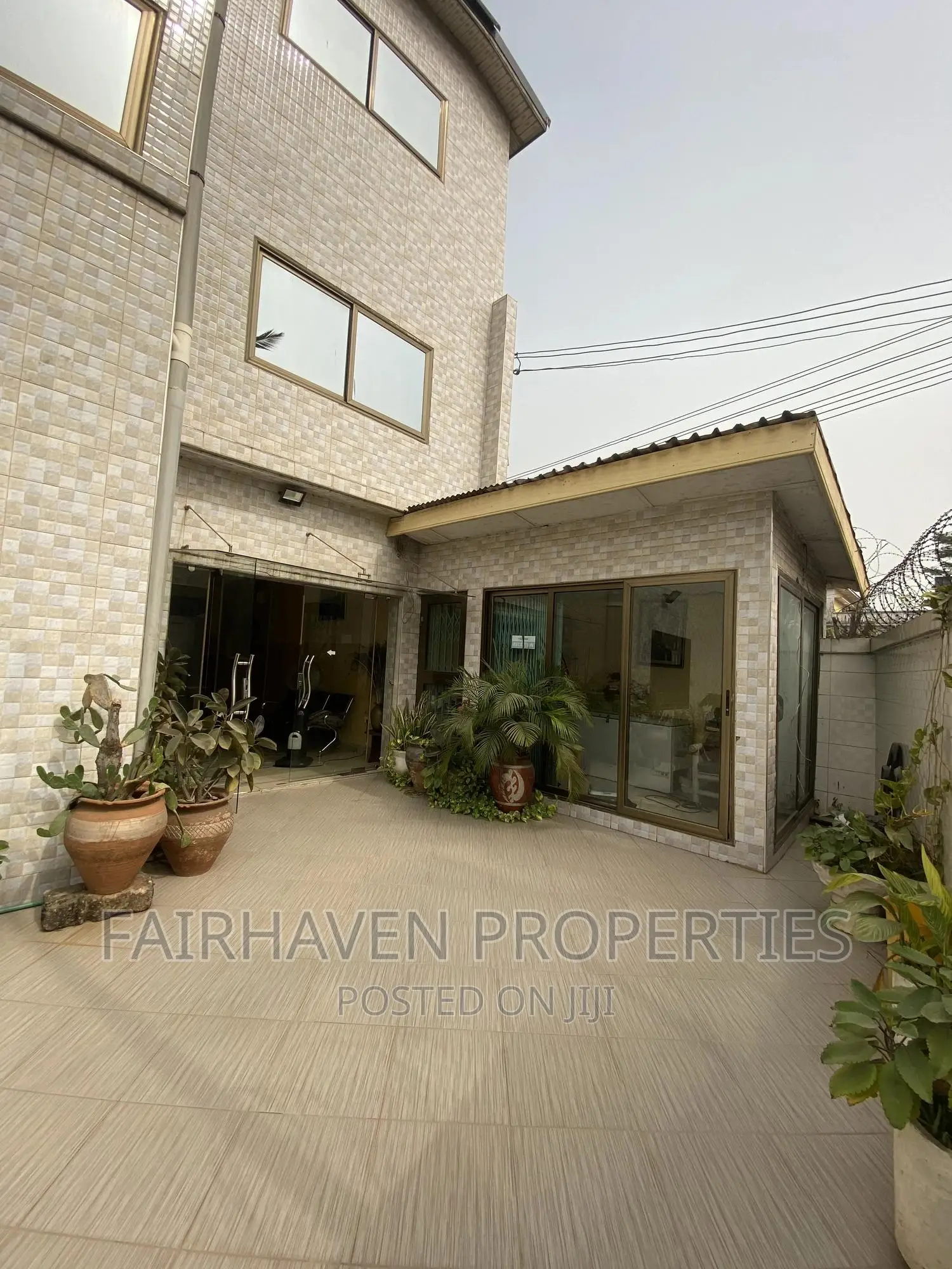 Furnished 15bdrm Block of Flats in Osu for sale
