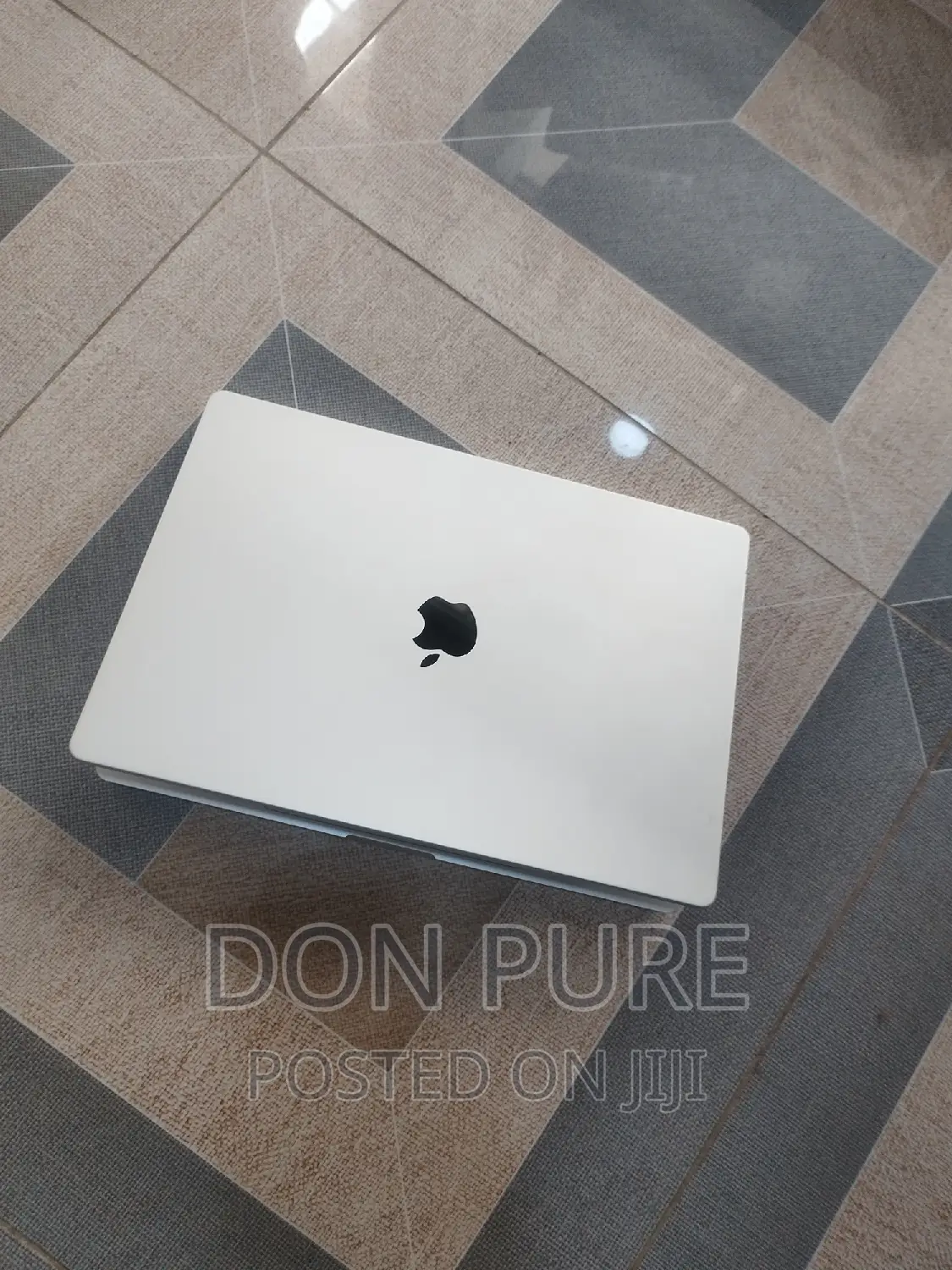Macbook Pro M2.16inches Screen Foresale