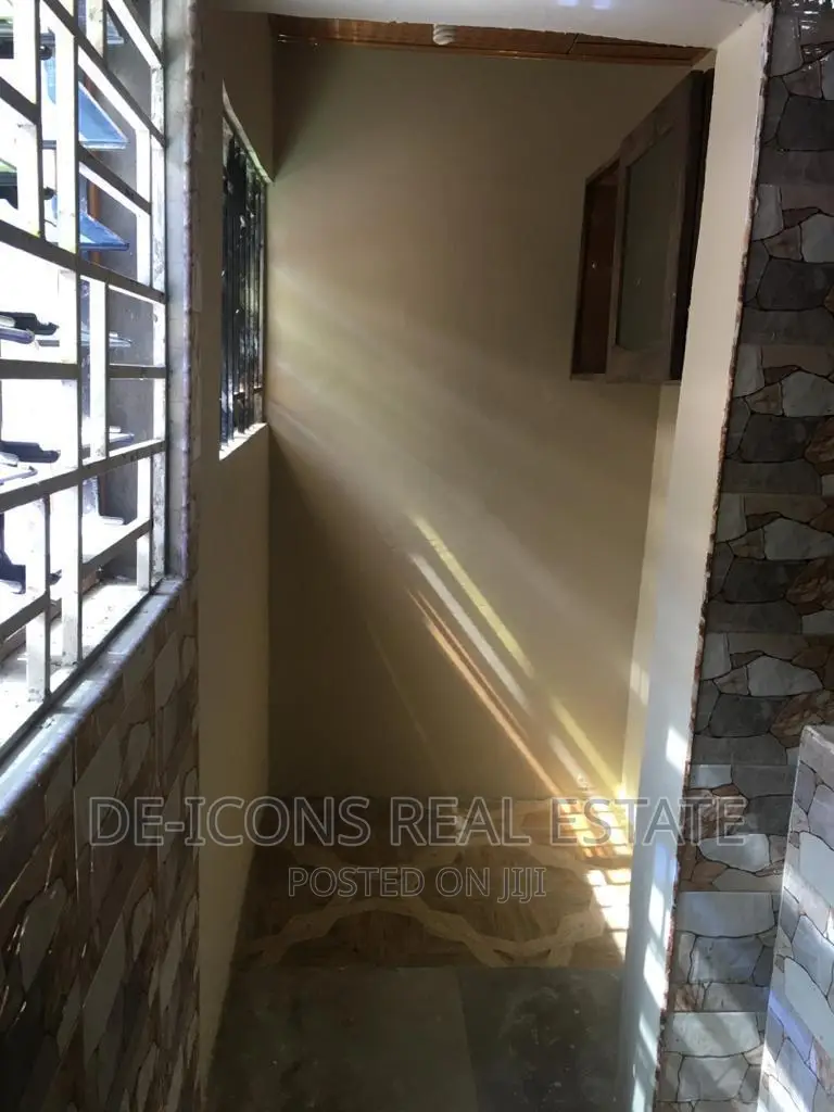 2bdrm Duplex in De-Icons Real Estate, Awutu Senya East Municipal