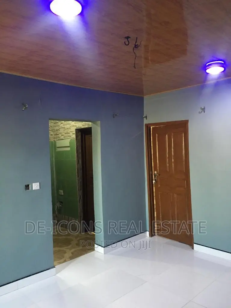 2bdrm Duplex in De-Icons Real Estate, Awutu Senya East Municipal